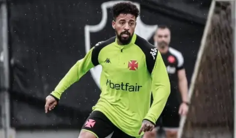 Vasco deve confirmar quatro saídas e mira ajustes no elenco para 2026