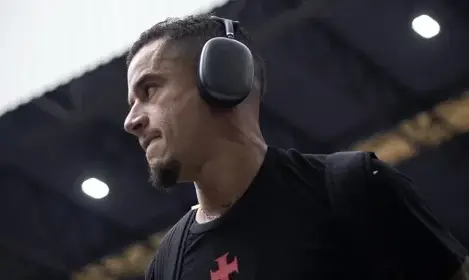 Vasco vê evolução de Coutinho, mas cobrança por gols continua