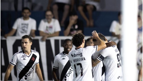 Jogadores do Vasco em campo (foto: Matheus Lima/Vasco)