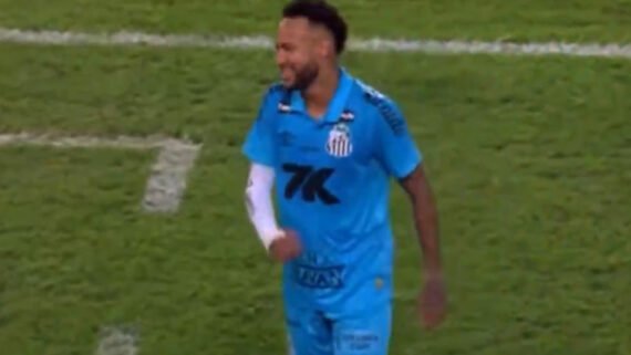 Neymar reclamou de ter sido substituído em Flamengo x Santos (foto: Premiere/Reprodução)