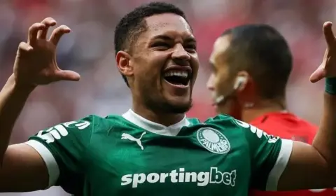 Vitor Roque jogava videogame na hora da convocação e admite surpresa