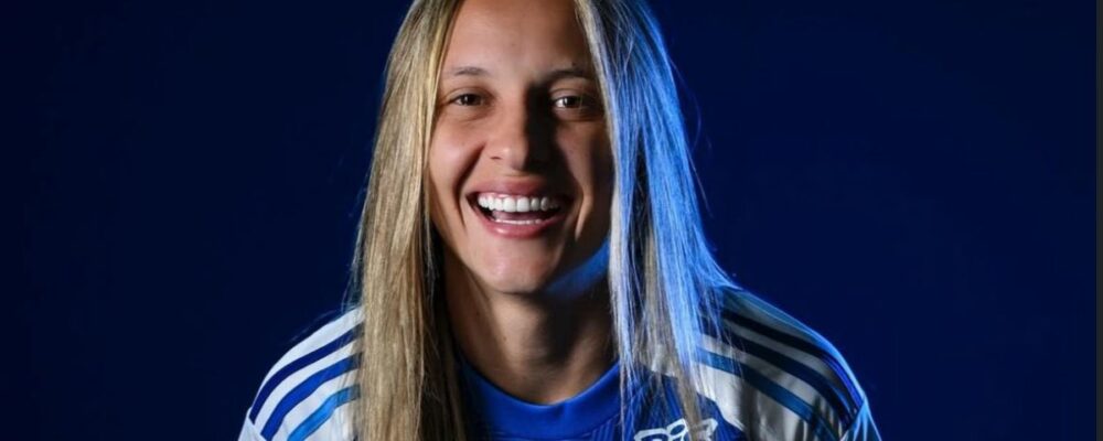 Vitória Calhau exalta Isa Haas e pede permanência da jogadora no Cruzeiro