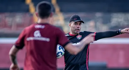 Vitória encara o Internacional no Barradão e pode sair do Z-4 nesta rodada