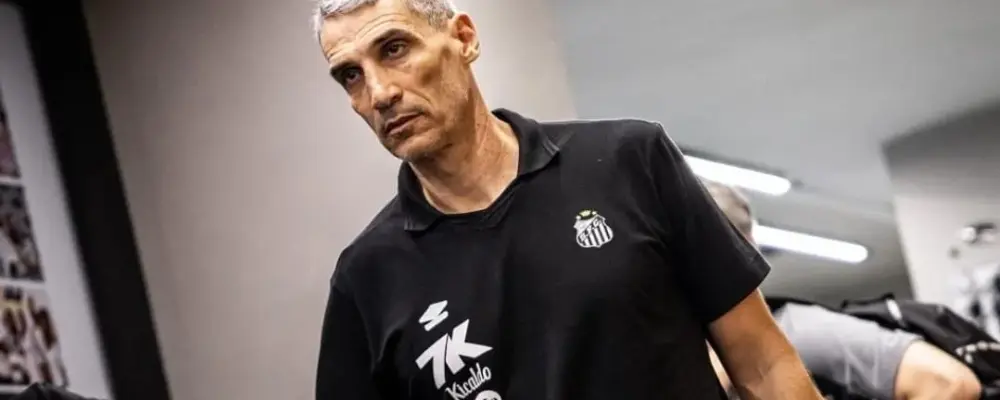 Vojvoda mantém confiança no Santos após derrota: ‘Jogo a jogo’