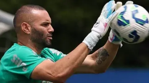 Weverton avança em recuperação e deve reforçar o Palmeiras em breve