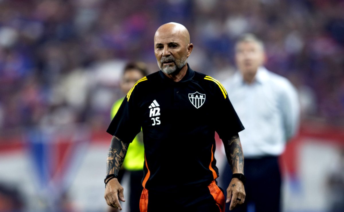 Sampaoli, técnico do Atlético, em ação contra o Fortaleza - (foto: Pedro Souza/Atlético)