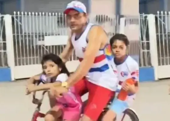 Torcedor que viralizou ao voltar do Castelão de bicicleta ganha um ano de sócio do Fortaleza