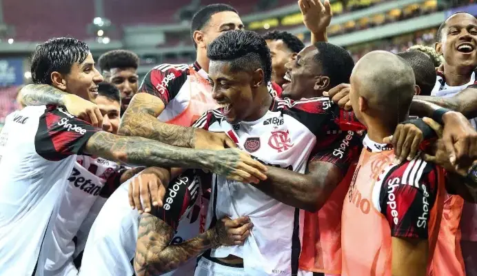 Enquanto Flamengo festeja, Inter é goleado e está enroscado