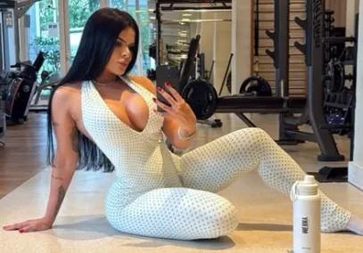 Modelo confirma filho do ex zagueiro Gil