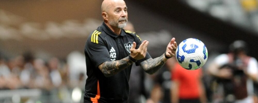 Sampaoli explica plano com ‘três times’ no Atlético para o início de 2026