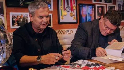 Carlinhos Neves lançou em São Paulo o livro ‘Conversas sobre Futebol’