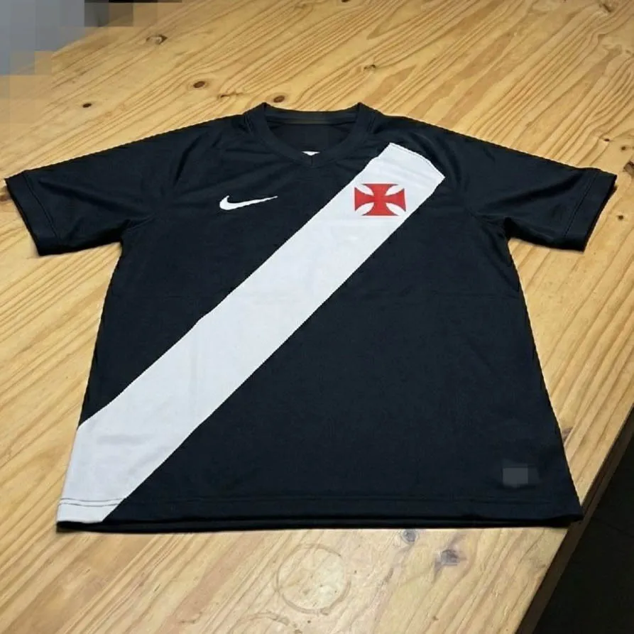 Site vaza possivel nova camisa do Vasco