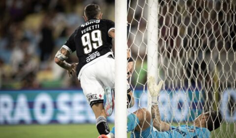 Vegetti marca no fim, e Vasco vira sobre Fluminense na Copa do Brasil
