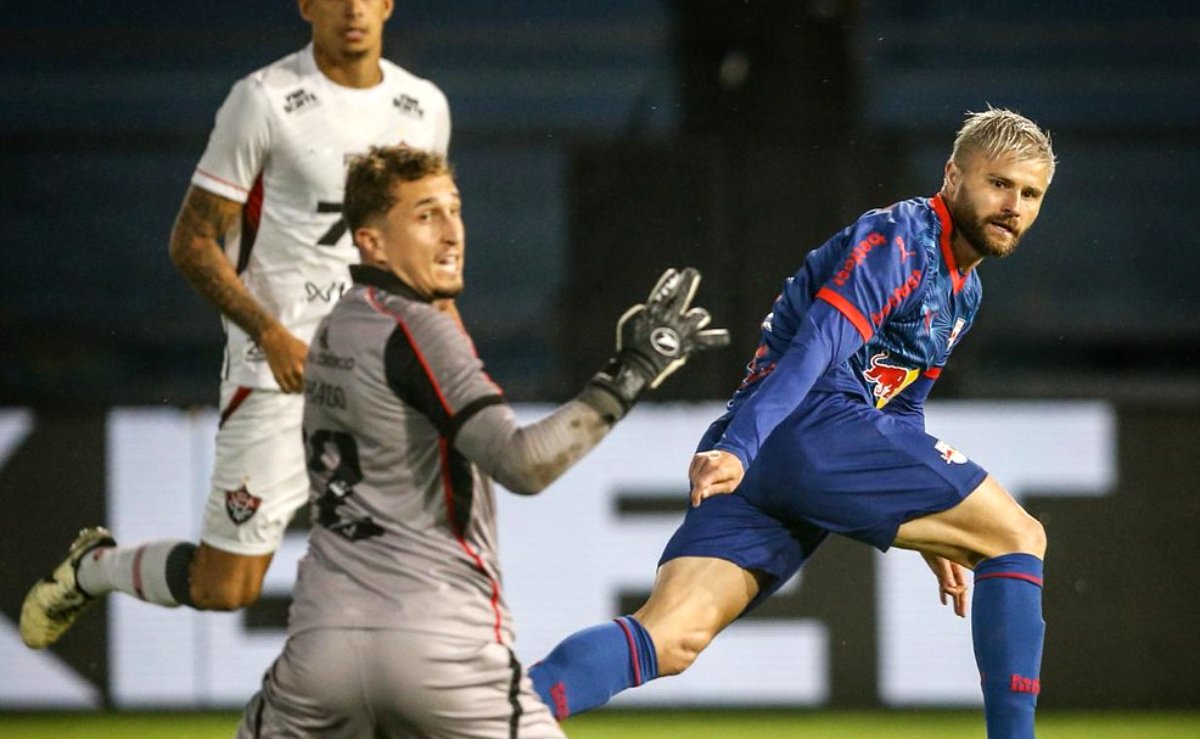 Sasha marca gol pelo RB Bragantino contra o Vitória - (foto: Ari Ferreira/RB Bragantino)