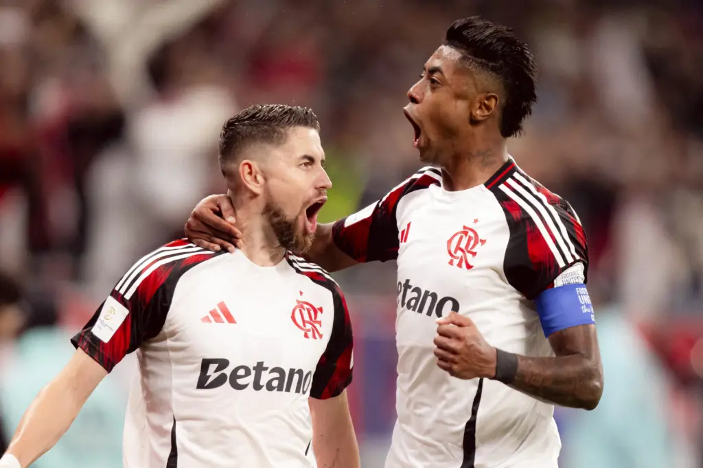 Jorginho e Bruno Henrique comemoram o gol de empate - Foto: Gilvan de Souza/Flamengo