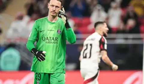 Goleiro do PSG, Safonov sofreu fratura na mão nos pênaltis da final