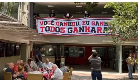 Sócios do São Paulo protestam após escândalo dos camarotes