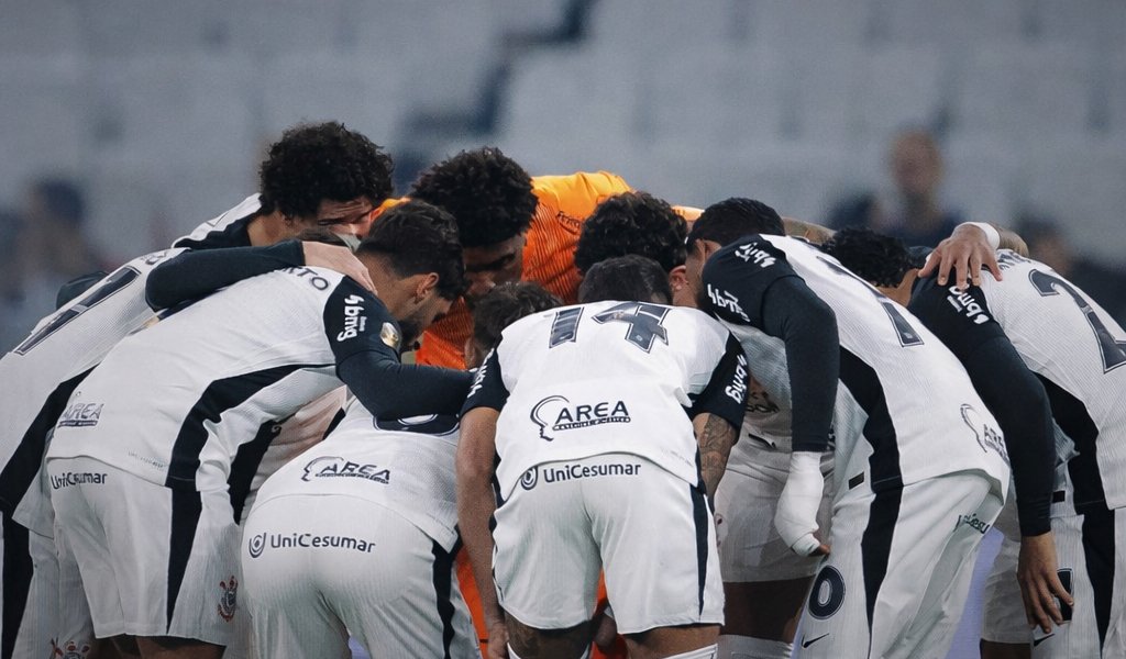 Jogadores do Corinthians reunidos antes de jogo na Neo Química Arena (foto: Divulgação/Corinthians)