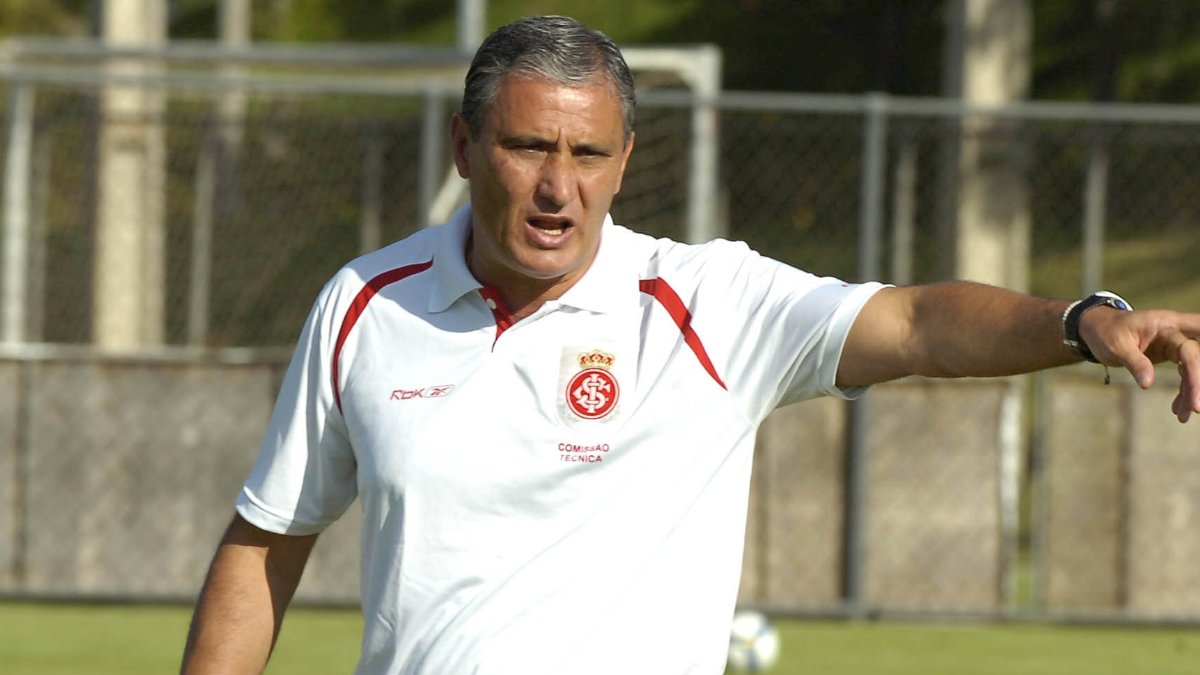 Tite durante treino do Internacional em 2008 (foto: Jorge Gontijo/EM/D.A Press - 24/10/2008)
