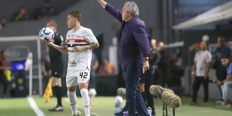 Abel Braga usa morte do filho para se defender de fala homofóbica