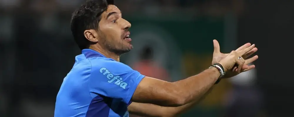 Abel finaliza ano no Palmeiras irritado com jornalistas: ‘Um absurdo’