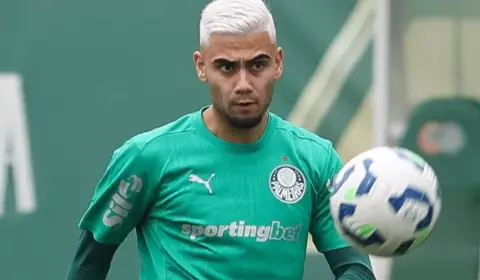 Andreas Pereira curte postagem do PSG comemorando título em cima do Flamengo