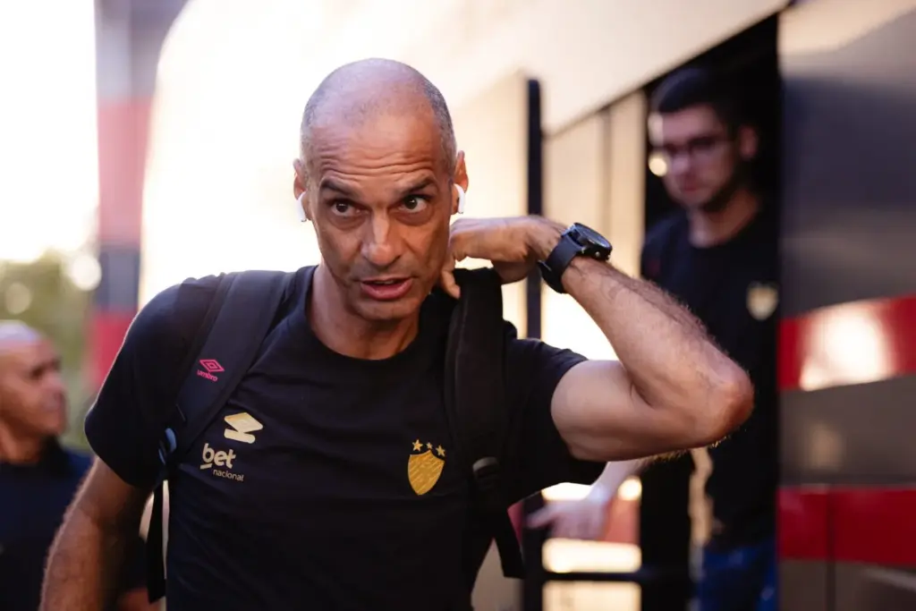 Após nova derrota do Sport, interino quer fechar ano desastroso com vitória (Foto: Paulo Paiva / Sport Recife)