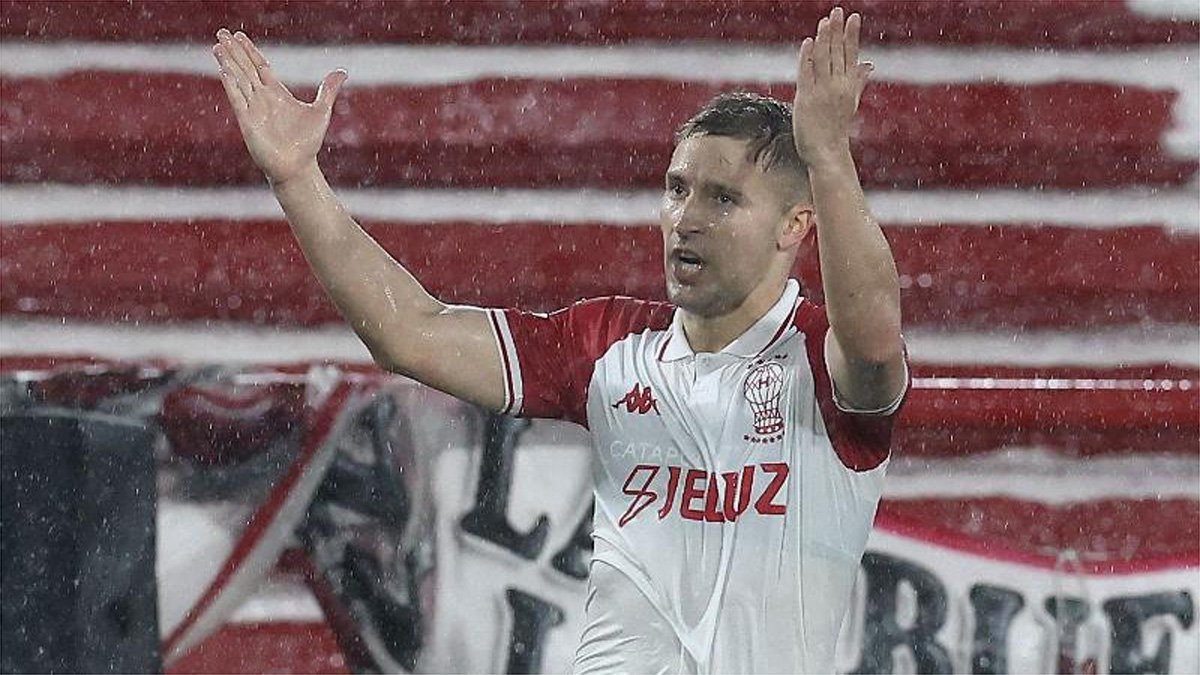 Matko Miljevic, meia do Huracán (foto: ALEJANDRO PAGNI / AFP)