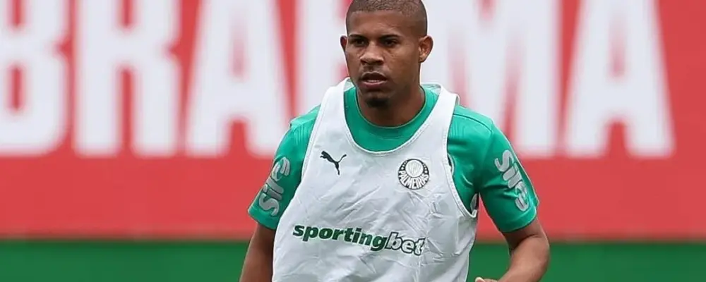 Athletico-PR negocia a contratação de promessa do Palmeiras