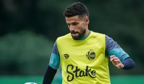 Athletico-PR negocia a contratação de volante do Juventude