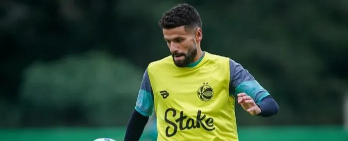 Athletico-PR negocia a contratação de volante do Juventude