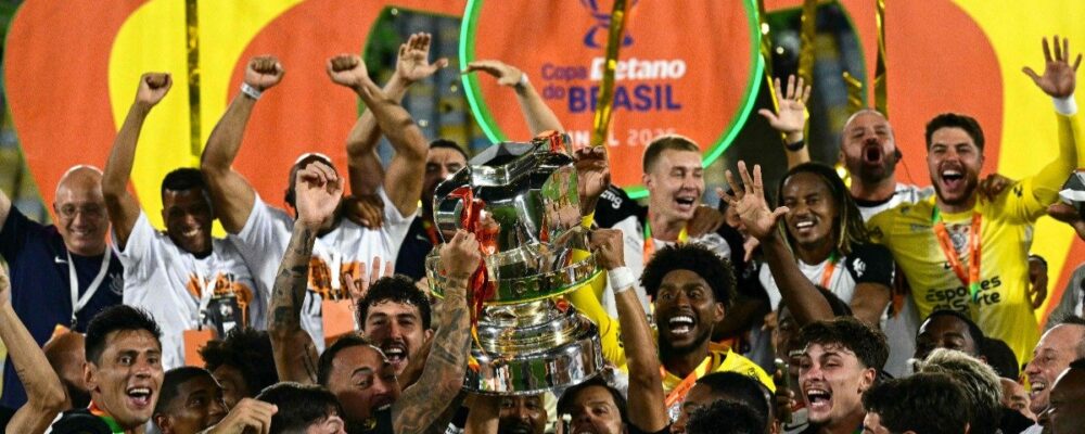 Atleta do Corinthians vai à final da Copa do Brasil de ônibus e pede ingresso a jogador