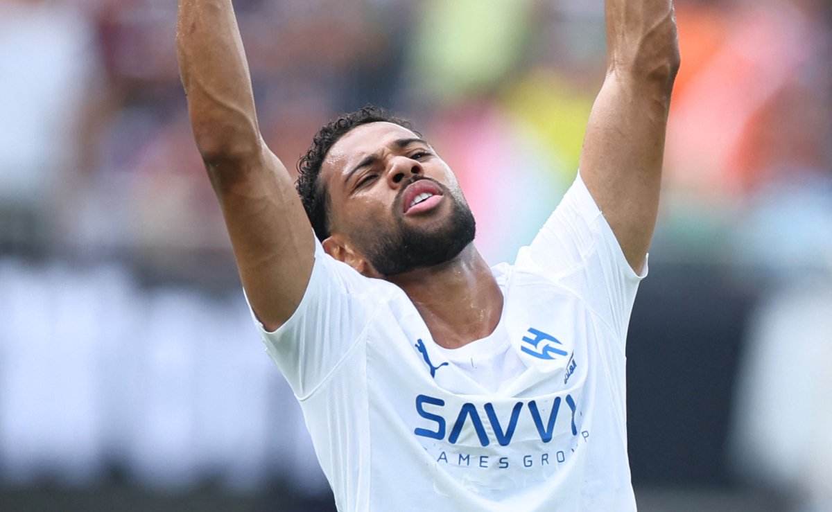 Renan Lodi em ação pelo Al-Hilal durante a Copa do Mundo de Clubes (foto: Alex Grimm/AFP)