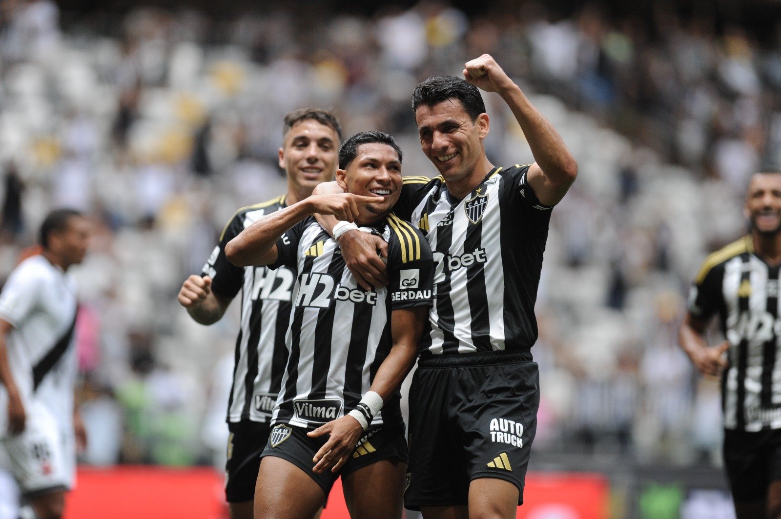 Jogadores do Atlético comemoram gol de goleada sobre o Vasco na Arena MRV (foto: Alexandre Guzanshe/EM/D.A. Press)