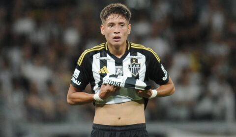 Atlético não paga por Ivan Román, e presidente do Palestino dispara: ‘Uma vergonha’