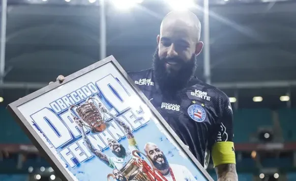 Bahia homenageia Danilo Fernandes em noite de despedida na Fonte Nova