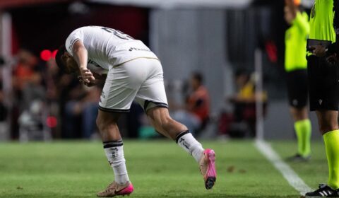 Baixa para a final contra o Corinthians, jogador do Vasco será operado