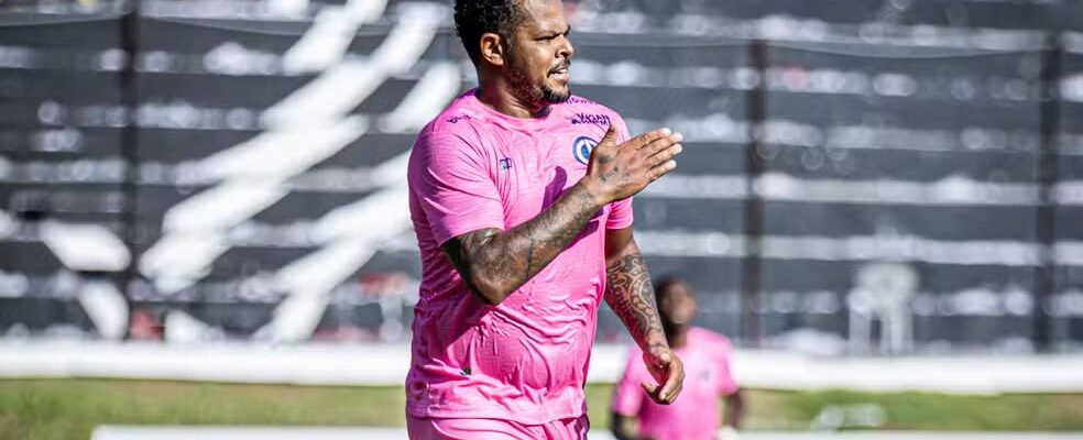 Bill recebe alta do hospital após susto por agressão