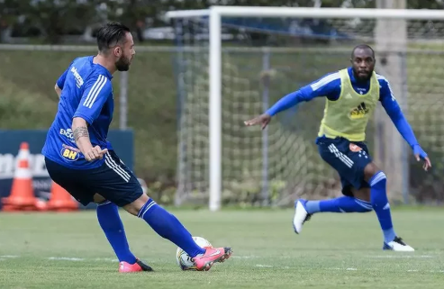 Botafogo-PB acerta com meia ex-Cruzeiro e campeão mundial para 2026