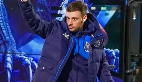 Botafogo intensifica negociação com ex-técnico do Porto