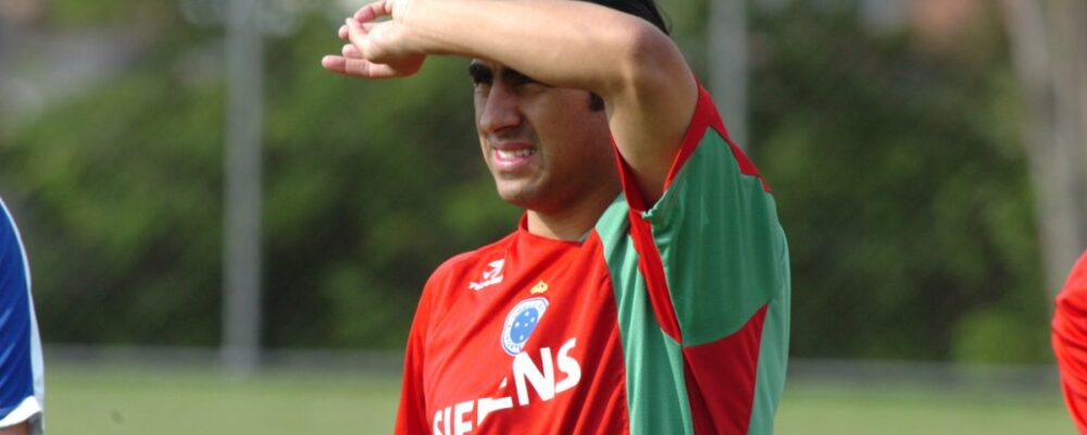 Campeão por Cruzeiro e Flamengo inicia carreira como técnico: ‘Pronto’