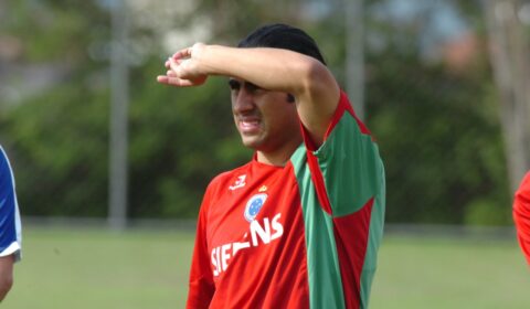 Campeão por Cruzeiro e Flamengo inicia carreira como técnico: ‘Pronto’