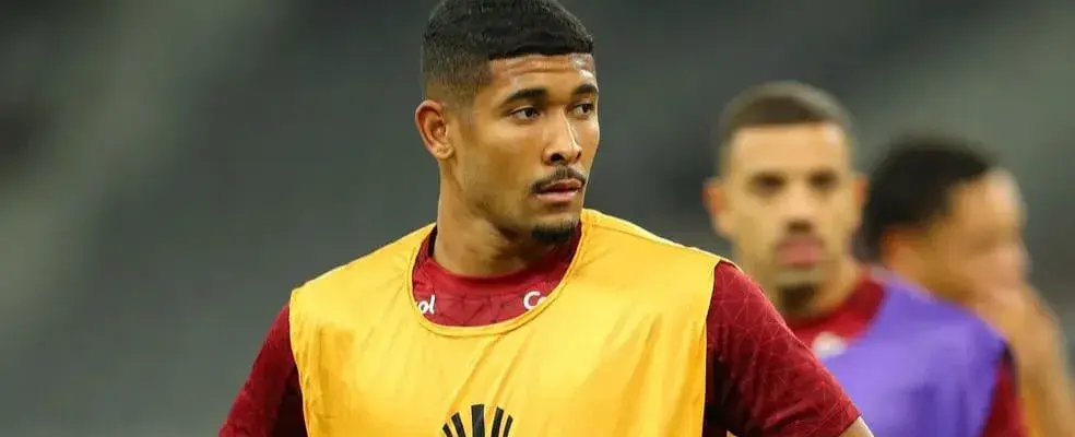 Ceará se aproxima da contratação de lateral do Athletico-PR