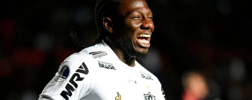 Chará, ex-Atlético, diz que tem propostas do Brasil e revela desejo