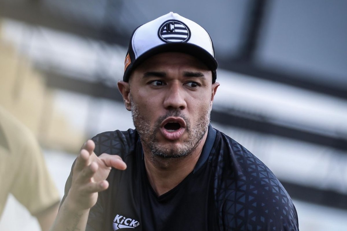 Roger Silva, técnico do Athletic (foto: Divulgação/Athletic)