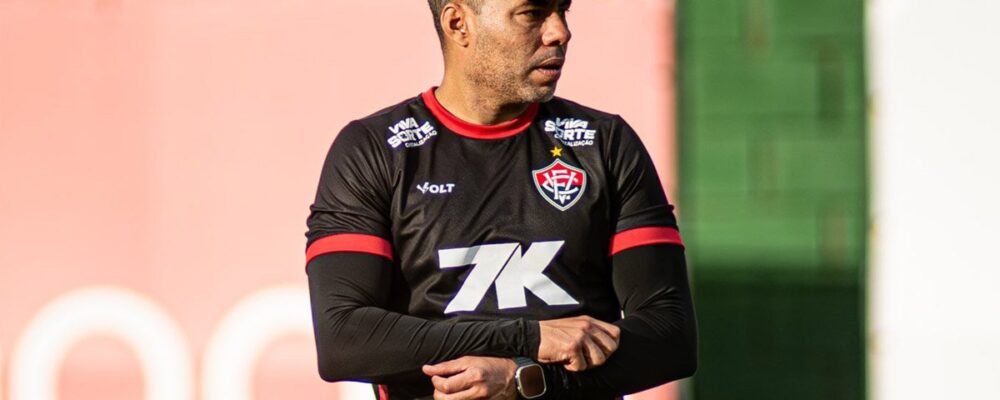Clube da Série A renova com treinador que salvou time do rebaixamento na última rodada
