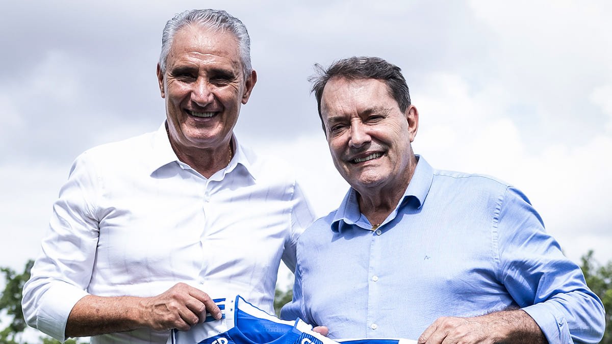 Tite, novo técnico do Cruzeiro, ao lado de Pedro Lourenço, sócio majoritário da SAF (foto: Gustavo Aleixo/Cruzeiro)
