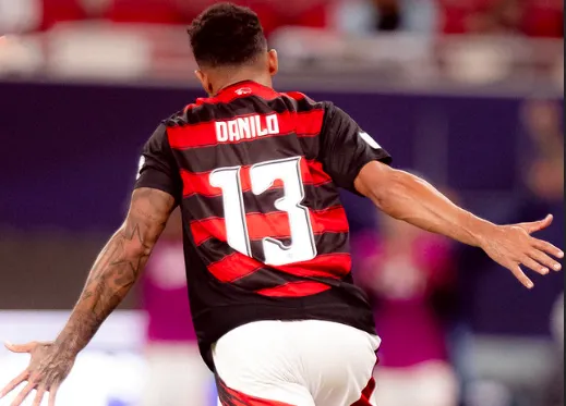 Contra o PSG, na final do Intercontinental, Danilo busca fazer história mais uma vez