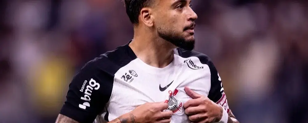 Corinthians envia proposta ao Shakhtar para manter Maycon