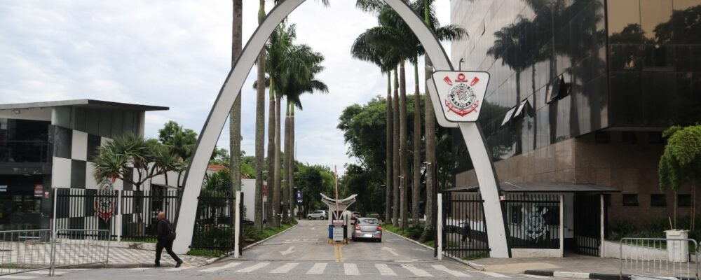 Corinthians paga parcela atrasada do 13º salário a funcionários